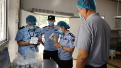 法律人员深切校园